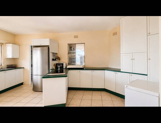 7 BEDROOM HOUSE FOR SALE IN SHEFFIELD BEACH
